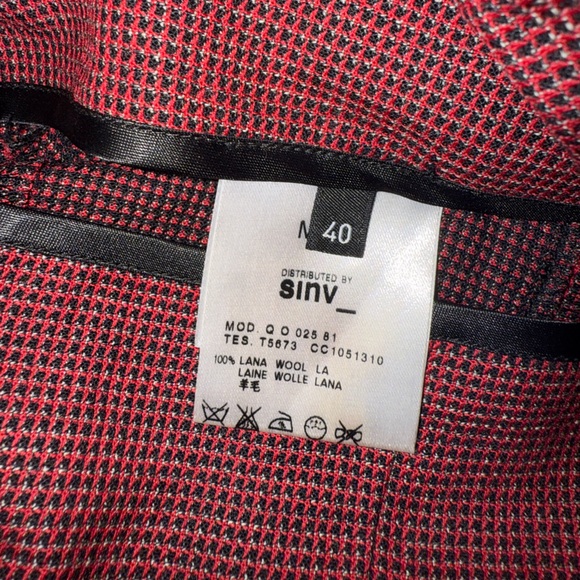 Alexander McQueen High-Waisted Red Shorts - Picture 3 of 6